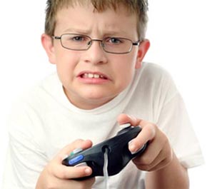 Niño jugando videojuego