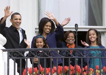 Familia Obama saludando