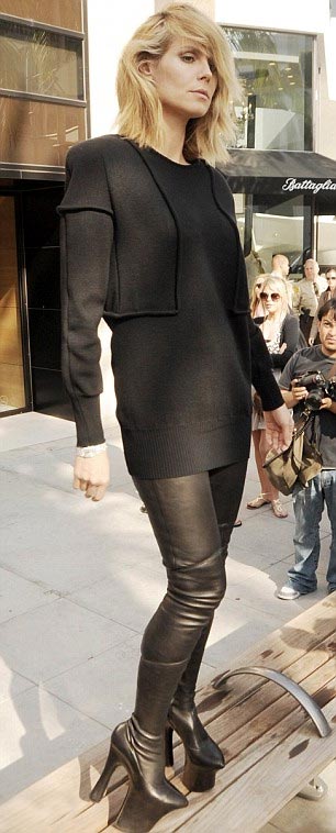 heidi klum en plataformas Heidi Klum posando en plataformas