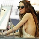 Lindsay Lohan esqueletica en vestido blanco