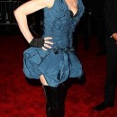 Madonna Madonna en vestido corto azul de Louis Vuitton