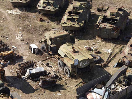 tanques de guerra abandonados Tanques arrumbados en los campos de chernobyl