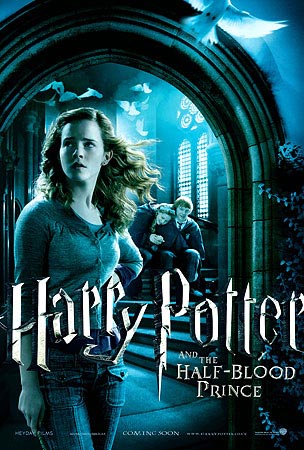 Poster oficial de Hermione Granger con Ron Weasley en la parte de atras