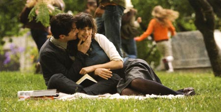Zooey Deschanel y Joseph Gordon en una escena de 500 Days of Summer