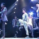Michael Jackson ensayando el baile de la cancion "They don't care about us"