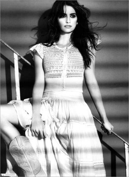 Sensual Penelope Cruz con un conjunto completo de Mango
