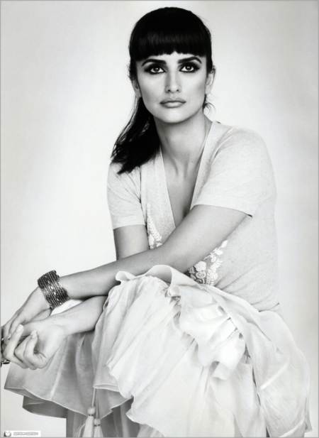 Penelope Cruz con un conjunto casual de la marca Mango