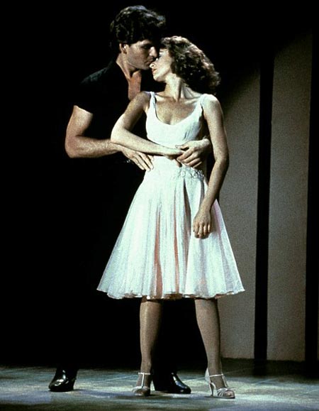 Patrick Swayze en escena de Dirty Dancing, película que lo lanzó a la fama
