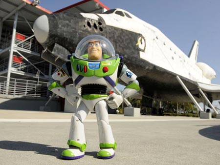 Buzz Lightyear regresa de misión espacial despues de 468 días