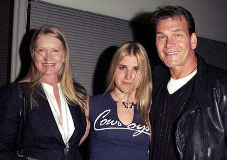 Patrick Swayze con su esposa Lisa e hija Danielle, en abril del 2005