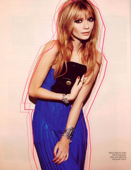Misha Barton con un vestido azul muy fashion