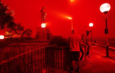 personas en la madrugada en Sydney cuando estaba mas rojo