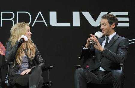 Shakira en la entrevista de Burda Live hablando de su trabajo altruista