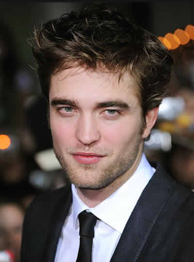 De 23 años Robert Pattinson, el galan de Crepúsculo no puede faltar en la lista