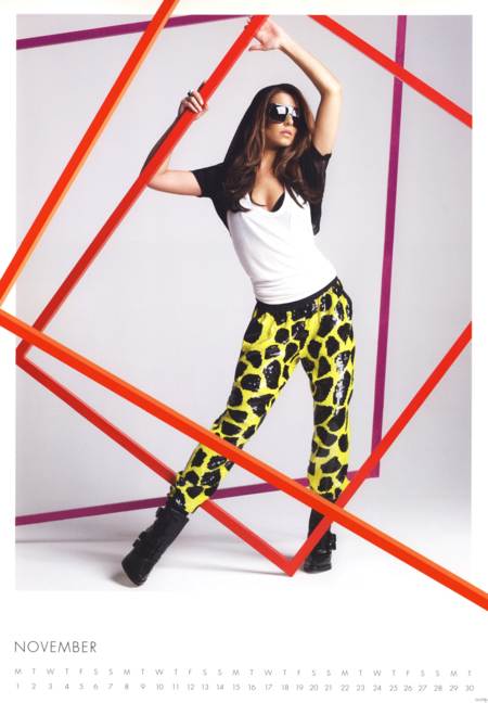 Cheryl Cole con un llamativo pantalon en el mes de Noviembre