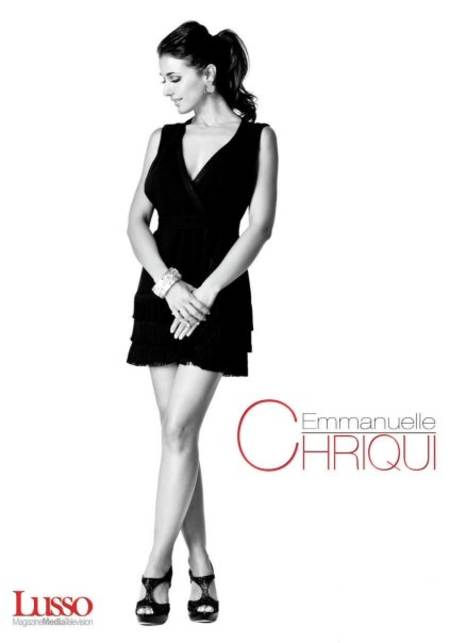 Emmanuelle Chriqui con un mini vestido elegante