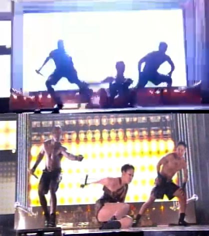 Jennifer Lopez cayendo en su trasero en un mal paso