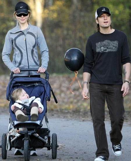 Nicole Kidman con su esposo Keith Urban y su bebé