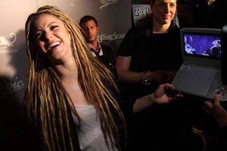 Shakira se rio al mirar un video gracioso
