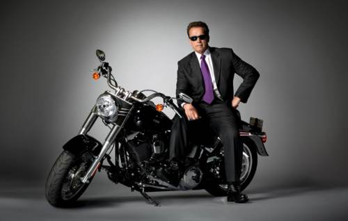 Arnold Schwartzenegger como su rudo personaje de "Terminator"
