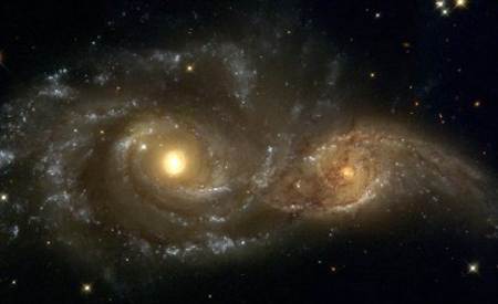 Dos agujeros negros a punto de colisilonar