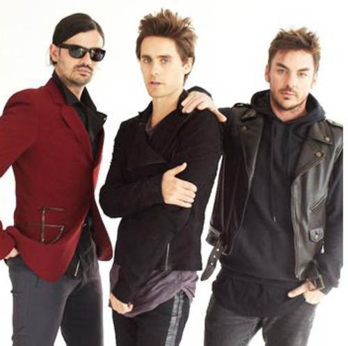 Jared Leto con su grupo 30 Seconds to Mars en la revista Nylon Guys