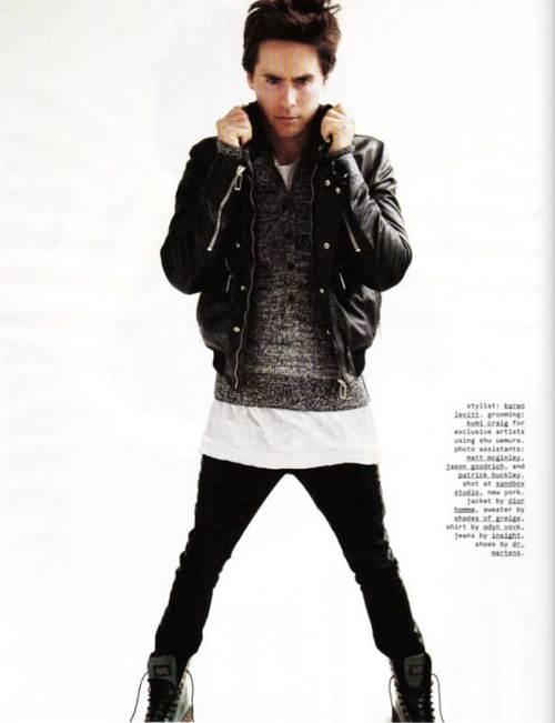 Jared Leto posando con un look rockero para Nylon Guys