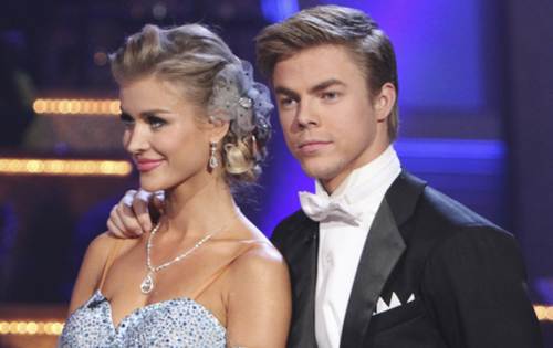 Joanna Krupa con un look elegante en el show "Dancing with the stars"