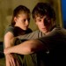 Kristen Stewart con su amigo por la noche