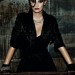Penelope Cruz con un saco y guantes negros Penelope Cruz con un saco y guantes negros con un look muy elegante
