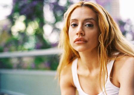 Retrato de Brittany Murphy en el set de "Abandoned"