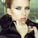 Scarlett Johansson con chaqueta de cuero
