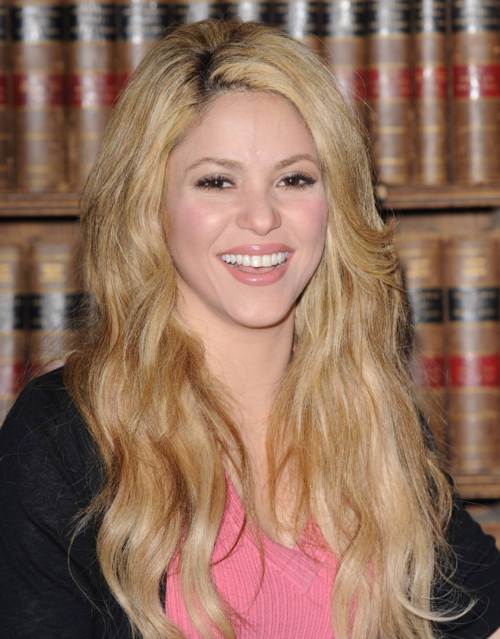 Shakira sonriente en la conferencia en Oxford