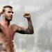 David Beckham mostrando su nuevo tatuaje en forma de jesucristo