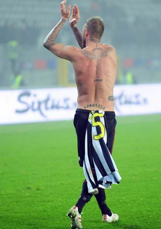 David Beckham dentro del campo mostrando su gran cuerpo