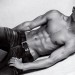 Cristiano Ronaldo posando con jeans Armani