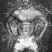 Cristiano Ronaldo mojado, luciendo muy sexy en la campaña Armani