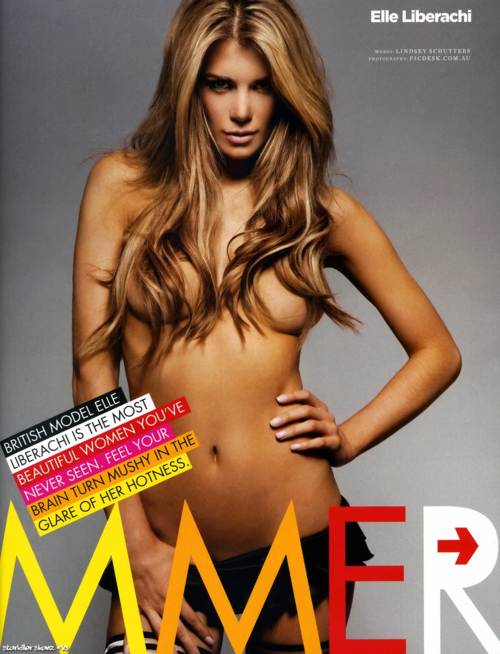 Elle Liberachi con una pose sensual posando topless