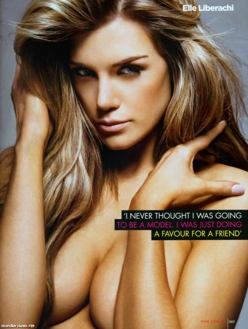 Elle Liberachi posando topless