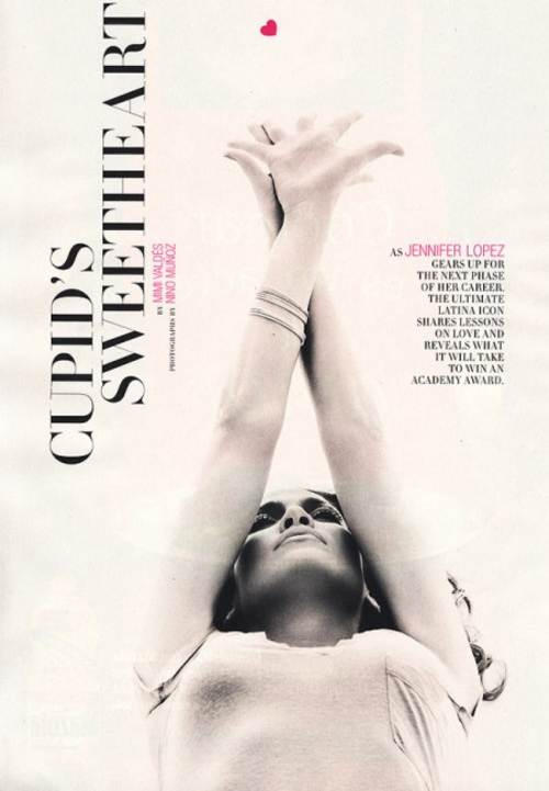 Jennifer Lopez levantando los brazos para un articulo de Latina
