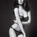 Megan Fox posando con pose sensual mostrando el atuendo