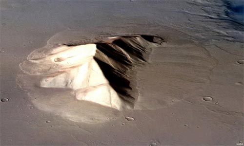 Montaña fria en la superficie de Marte