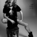 Rosie Huntington mostrando un amplio escote