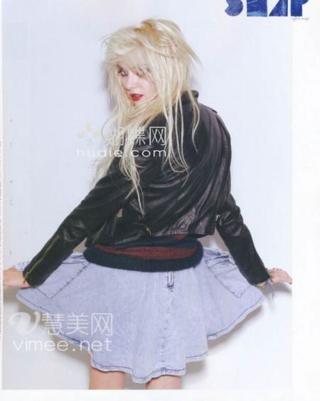 Taylor Momsen posando divertidamente en la revista Nylon Japon