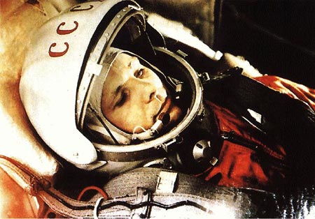 Yuri Gagarin preparado dentro de la nave