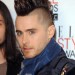 Jared Leto con un estilo mohawk
