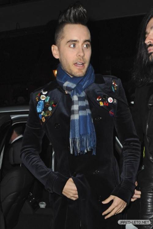 Jared Leto llegando a los premios ELLE Stlye Awards