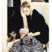 Kate Moss con un bolso grande con estampado de zebra