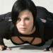 Charlize Theron luciendo sexy como Aeon Flux