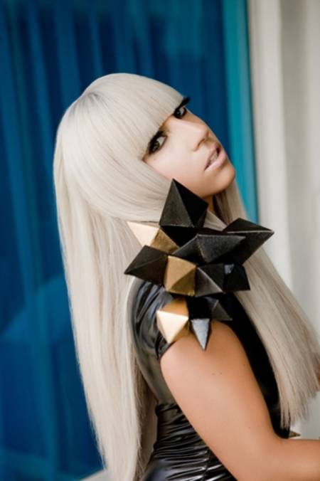 Lady GaGa con un vestido fashion